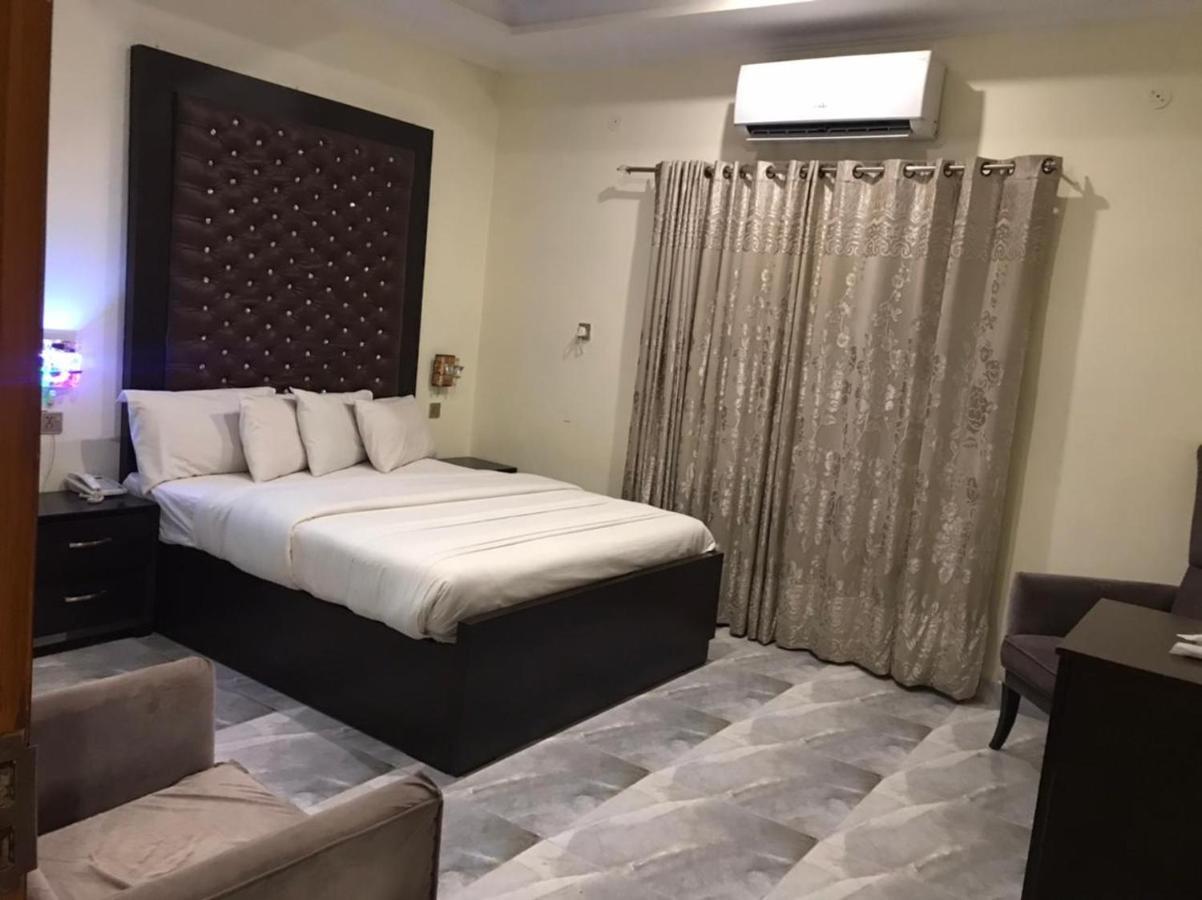 Hotel S.R. Lounge Multan Exterior foto