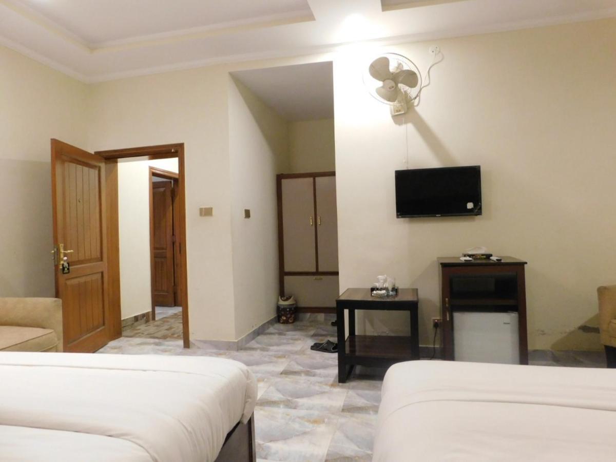 Hotel S.R. Lounge Multan Exterior foto