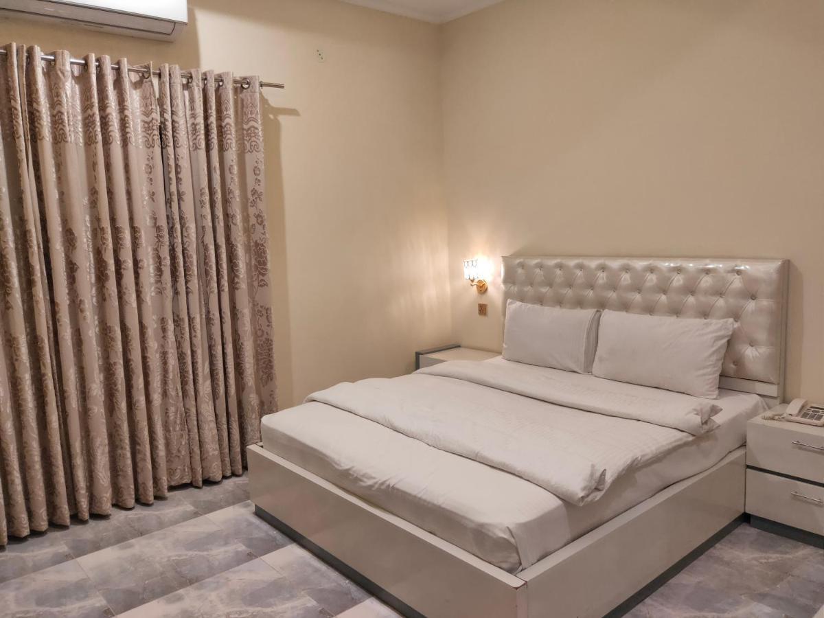 Hotel S.R. Lounge Multan Exterior foto