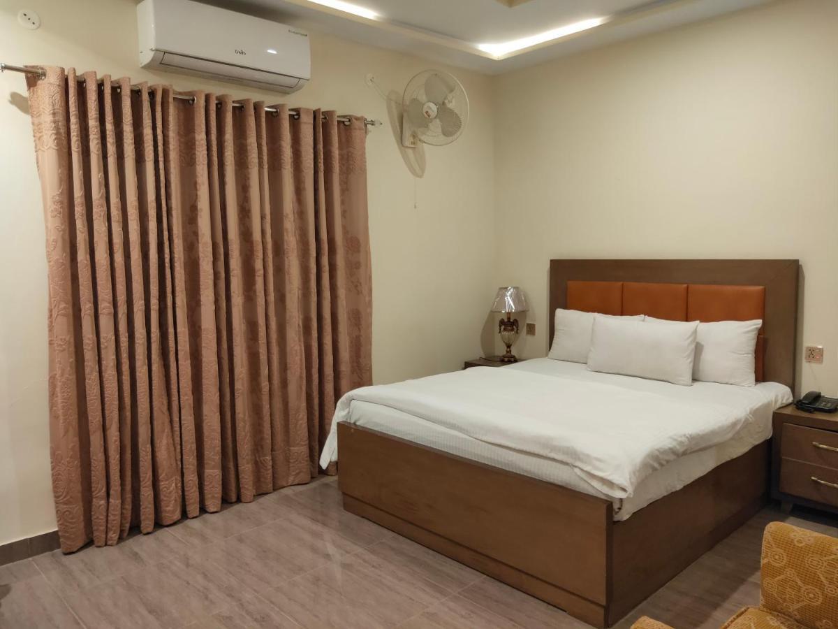 Hotel S.R. Lounge Multan Exterior foto