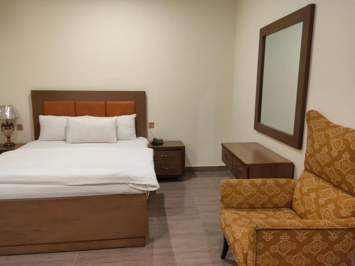 Hotel S.R. Lounge Multan Exterior foto