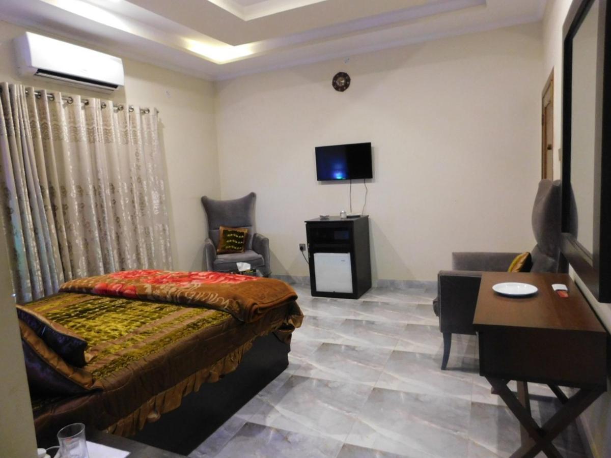 Hotel S.R. Lounge Multan Exterior foto